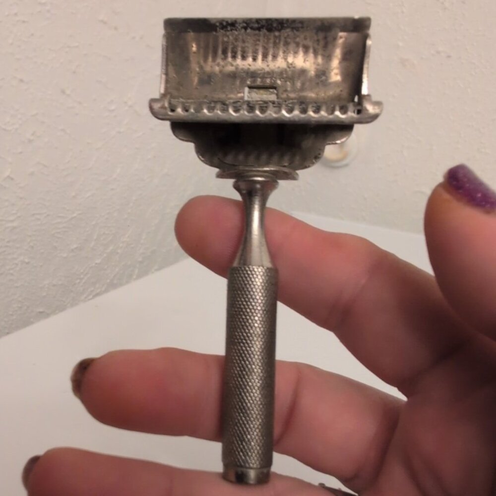Vintage "Gem 1912 Damaskeene"  Open Comb Flip-Top Safety Razor